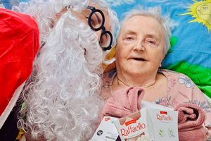 Święty Mikołaj z seniorką.