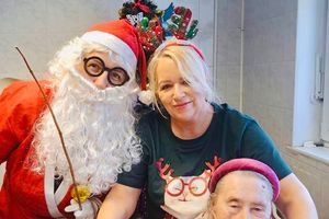 Święty Mikołaj z dziećmi.