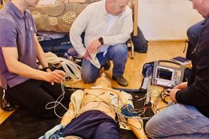 Zespół medyczny przeprowadzający resuscytację.