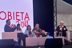 Panel dyskusyjny z kobietami.