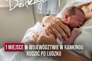 Mama trzyma noworodka, podziękowanie za opiekę.