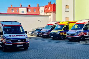 Zespół karetek pogotowia.