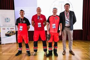 Zespół ratowników medycznych.