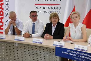 Spotkanie dotyczące rozbudowy szpitala.