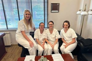 Zespół pracowników medycznych.